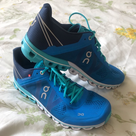 OnCloud Cloudflow Running Shoes - Picture 2 of 8